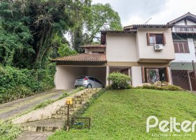 Casa à venda com 124m², 3 dormitórios, 1 suíte, 2 vagas, no bairro Jardim Isabel em Porto Alegre