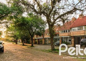 Casa à venda com 173m², 3 dormitórios, 3 suítes, 2 vagas, no bairro Vila Assunção em Porto Alegre