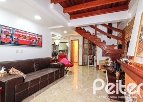 Casa à venda com 173m², 3 dormitórios, 3 suítes, 2 vagas, no bairro Vila Assunção em Porto Alegre