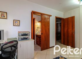 Casa à venda com 173m², 3 dormitórios, 3 suítes, 2 vagas, no bairro Vila Assunção em Porto Alegre