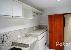Casa em Condomínio à venda com 292m², 4 dormitórios, 2 suítes, 3 vagas, no bairro Vila Assunção em Porto Alegre