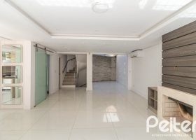 Casa em Condomínio à venda com 292m², 4 dormitórios, 2 suítes, 3 vagas, no bairro Vila Assunção em Porto Alegre