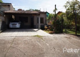 Casa à venda com 156m², 3 dormitórios, 1 suíte, 3 vagas, no bairro Vila Nova em Porto Alegre
