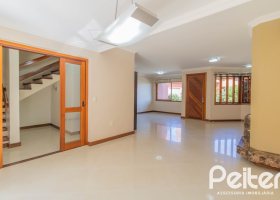 Casa em Condomínio à venda com 286m², 3 dormitórios, 1 suíte, 2 vagas, no bairro Cristal em PORTO ALEGRE