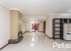 Casa em Condomínio à venda com 286m², 3 dormitórios, 1 suíte, 2 vagas, no bairro Cristal em PORTO ALEGRE