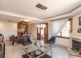 Casa à venda com 154m², 3 dormitórios, 1 suíte, 3 vagas, no bairro Ipanema / Altos Do Ipê em Porto Alegre