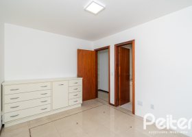 Apartamento à venda com 81m², 2 dormitórios, 1 suíte, 2 vagas, no bairro Vila Assunção em Porto Alegre