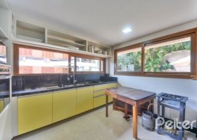Apartamento à venda com 138m², 3 dormitórios, 1 suíte, 3 vagas, no bairro Ipanema em Porto Alegre