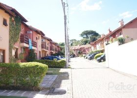 Casa em Condomínio à venda com 148m², 3 dormitórios, 1 suíte, 2 vagas, no bairro Cavalhada em Porto Alegre