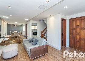 Casa em Condomínio à venda com 182m², 3 dormitórios, 1 suíte, 2 vagas, no bairro Cristal em Porto Alegre