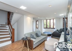 Casa em Condomínio à venda com 182m², 3 dormitórios, 1 suíte, 2 vagas, no bairro Cristal em Porto Alegre