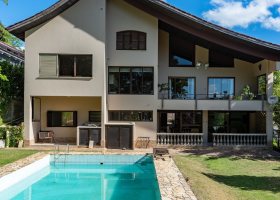 Casa em Condomínio à venda com 565m², 5 dormitórios, 3 suítes, 4 vagas, no bairro Cavalhada em Porto Alegre