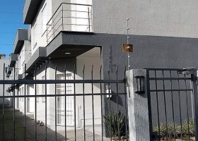 Casa em Condomínio à venda com 84m², 2 dormitórios, 1 suíte, 1 vaga, no bairro Tristeza em Porto Alegre