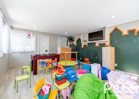 Casa em Condomínio à venda, 4 dormitórios, 3 suítes, 2 vagas, no bairro Pedra Redonda em PORTO ALEGRE