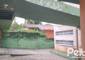 Casa à venda com 347m², 5 dormitórios, 1 suíte, 6 vagas, no bairro Vila Assunção em Porto Alegre