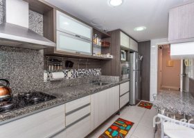 Apartamento à venda com 82m², 2 dormitórios, 1 suíte, 2 vagas, no bairro Ipanema em PORTO ALEGRE