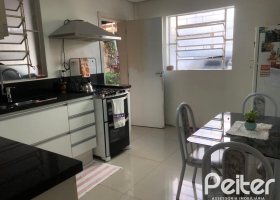 Casa em Condomínio à venda com 150m², 4 dormitórios, 1 suíte, 2 vagas, no bairro Cristal em Porto Alegre