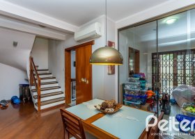 Casa à venda com 199m², 3 dormitórios, 1 suíte, 4 vagas, no bairro Jardim Isabel em Porto Alegre