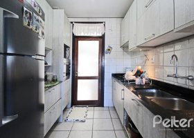 Casa em Condomínio à venda com 179m², 3 dormitórios, 1 suíte, 2 vagas, no bairro Cristal em Porto Alegre