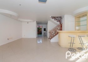 Casa em Condomínio à venda com 252m², 3 dormitórios, 2 suítes, 3 vagas, no bairro Vila Assunção em Porto Alegre