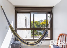 Apartamento à venda com 61m², 2 dormitórios, 1 suíte, 1 vaga, no bairro Cristal em Porto Alegre