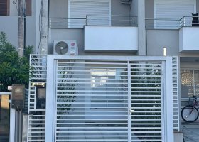 Casa em Condomínio à venda com 132m², 2 dormitórios, 1 suíte, 1 vaga, no bairro Hípica em Porto Alegre