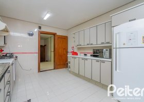 Casa em Condomínio à venda com 600m², 4 dormitórios, 2 suítes, 5 vagas, no bairro Cavalhada em PORTO ALEGRE