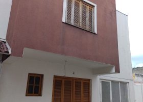 Casa em Condomínio à venda com 117m², 3 dormitórios, 1 suíte, 2 vagas, no bairro Tristeza em Porto Alegre