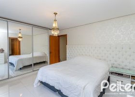 Casa em Condomínio à venda com 206m², 3 dormitórios, 2 suítes, 4 vagas, no bairro Vila Nova em PORTO ALEGRE