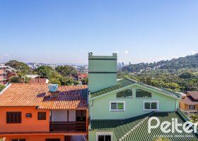 Casa em Condomínio à venda com 206m², 3 dormitórios, 2 suítes, 4 vagas, no bairro Vila Nova em PORTO ALEGRE