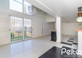 Casa à venda com 354m², 2 dormitórios, 2 suítes, 3 vagas, no bairro Sétimo Céu em Porto Alegre