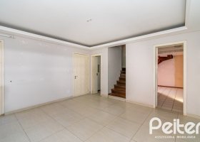 Casa em Condomínio à venda com 133m², 3 dormitórios, 1 suíte, 2 vagas, no bairro Tristeza em Porto Alegre