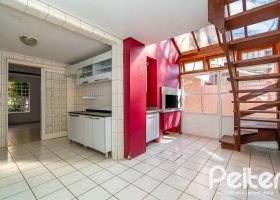 Casa em Condomínio à venda com 133m², 3 dormitórios, 1 suíte, 2 vagas, no bairro Tristeza em Porto Alegre