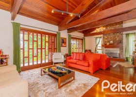 Casa em Condomínio à venda com 420m², 5 dormitórios, 2 suítes, 2 vagas, no bairro Cavalhada em PORTO ALEGRE