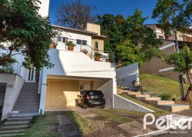 Casa em Condomínio à venda com 161m², 2 dormitórios, 2 suítes, 2 vagas, no bairro Vila Nova em PORTO ALEGRE