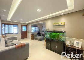 Casa à venda com 119m², 3 dormitórios, 1 suíte, 3 vagas, no bairro Vila Assunção em Porto Alegre