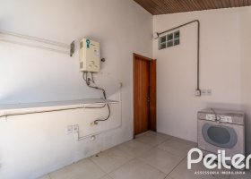 Casa em Condomínio à venda com 350m², 4 dormitórios, 1 suíte, 4 vagas, no bairro Cavalhada em PORTO ALEGRE