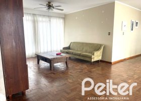 Casa à venda com 361m², 3 dormitórios, 4 vagas, no bairro Cidade Baixa em Porto Alegre