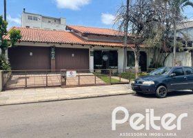 Casa à venda com 361m², 3 dormitórios, 4 vagas, no bairro Cidade Baixa em Porto Alegre