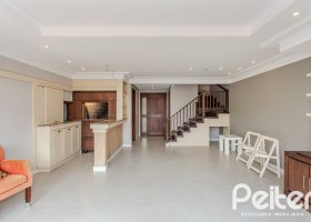 Casa em Condomínio à venda com 249m², 3 dormitórios, 1 suíte, 3 vagas, no bairro Vila Assunção em Porto Alegre