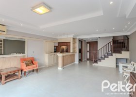 Casa em Condomínio à venda com 249m², 3 dormitórios, 1 suíte, 3 vagas, no bairro Vila Assunção em Porto Alegre