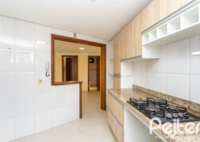 Casa em Condomínio à venda com 256m², 3 dormitórios, 3 suítes, 2 vagas, no bairro Vila Assunção em Porto Alegre