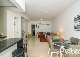 Casa em Condomínio à venda com 250m², 3 dormitórios, 3 suítes, 3 vagas, no bairro Cristal em Porto Alegre