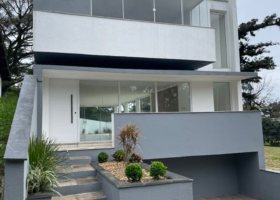 Casa em Condomínio à venda com 254m², 3 dormitórios, 3 suítes, 2 vagas, no bairro Ipanema em PORTO ALEGRE