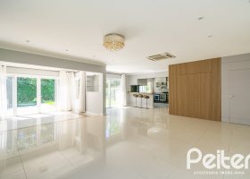 Casa em Condomínio à venda com 250m², 2 dormitórios, 2 suítes, 2 vagas, no bairro Terra Ville em PORTO ALEGRE