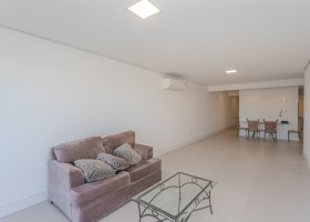 Apartamento à venda com 133m², 3 dormitórios, 3 suítes, 2 vagas, no bairro Tristeza em PORTO ALEGRE