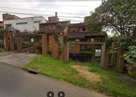 Casa à venda com 381m², 3 dormitórios, 3 suítes, 3 vagas, no bairro Vila Conceição em Porto Alegre