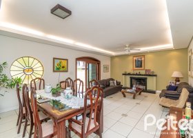 Casa à venda com 291m², 4 dormitórios, 1 suíte, 3 vagas, no bairro Vila Assunção em Porto Alegre