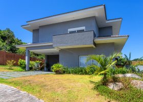 Casa em Condomínio à venda com 587m², 3 dormitórios, 2 suítes, 2 vagas, no bairro Alphaville em PORTO ALEGRE