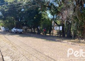 Terreno à venda com 588m², no bairro Guarujá em Porto Alegre